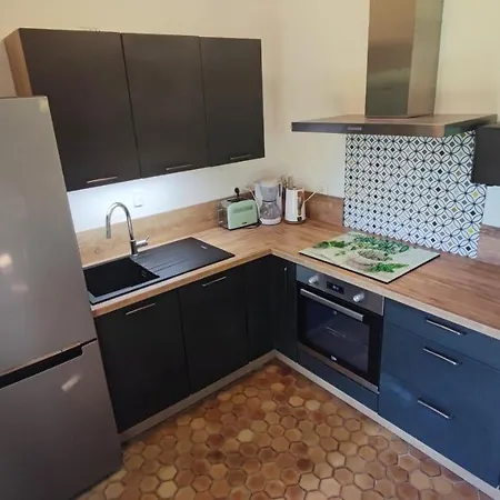 Maison A 8 Min A Pied De La Avec Jardin Clos Et Ombrage سا جورج دوليه