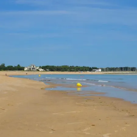 Maison A 8 Min A Pied De La Avec Jardin Clos Et Ombrage بيت للعطل سا جورج دوليه