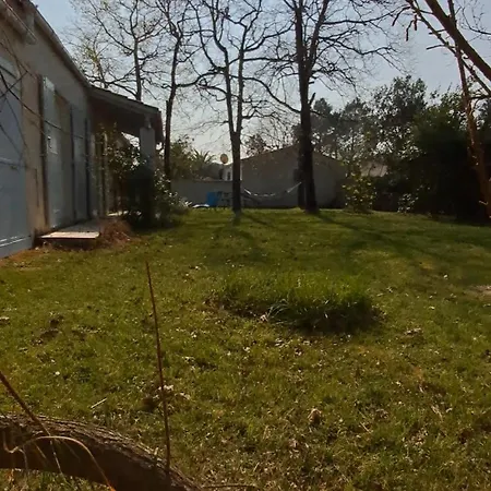 Maison A 8 Min A Pied De La Avec Jardin Clos Et Ombrage بيت للعطل سا جورج دوليه