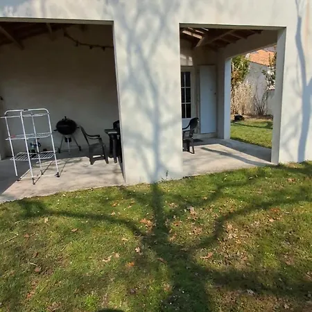 Maison A 8 Min A Pied De La Avec Jardin Clos Et Ombrage بيت للعطل