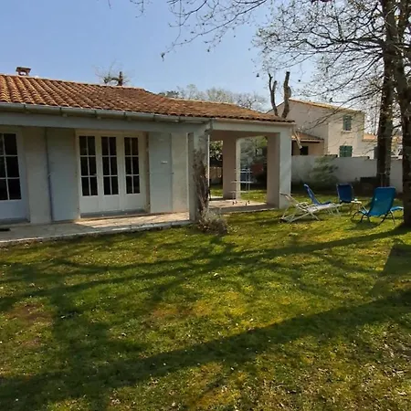 Maison A 8 Min A Pied De La Avec Jardin Clos Et Ombrage سا جورج دوليه