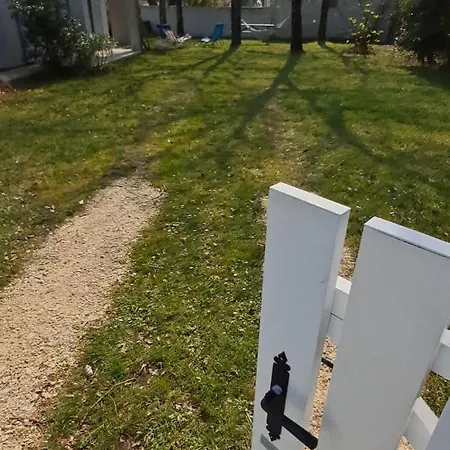 Maison A 8 Min A Pied De La Avec Jardin Clos Et Ombrage بيت للعطل
