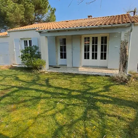 Maison A 8 Min A Pied De La Avec Jardin Clos Et Ombrage بيت للعطل سا جورج دوليه