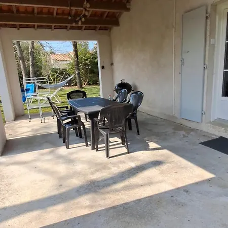 Maison A 8 Min A Pied De La Avec Jardin Clos Et Ombrage سا جورج دوليه