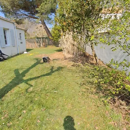Maison A 8 Min A Pied De La Avec Jardin Clos Et Ombrage بيت للعطل