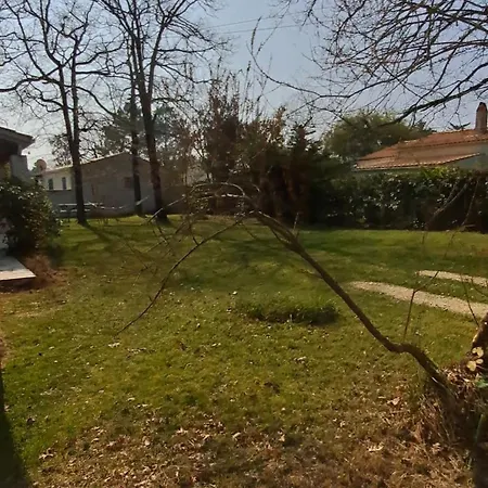 Maison A 8 Min A Pied De La Avec Jardin Clos Et Ombrage بيت للعطل *