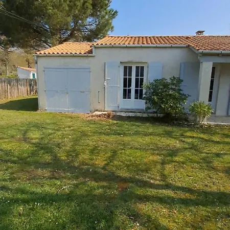 Maison A 8 Min A Pied De La Avec Jardin Clos Et Ombrage