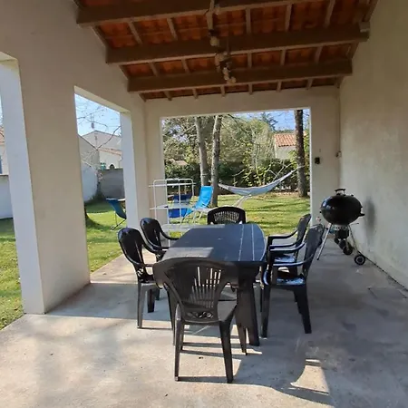Maison A 8 Min A Pied De La Avec Jardin Clos Et Ombrage بيت للعطل