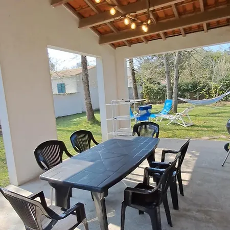 Maison A 8 Min A Pied De La Avec Jardin Clos Et Ombrage بيت للعطل *