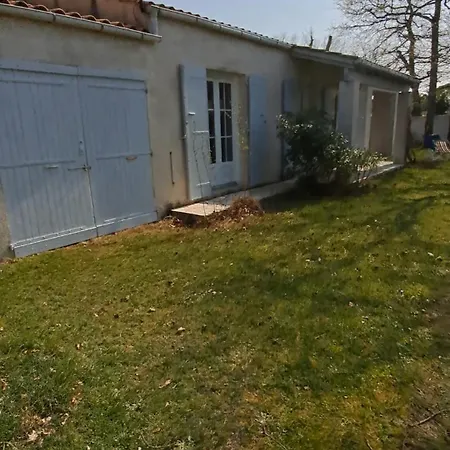 Maison A 8 Min A Pied De La Avec Jardin Clos Et Ombrage