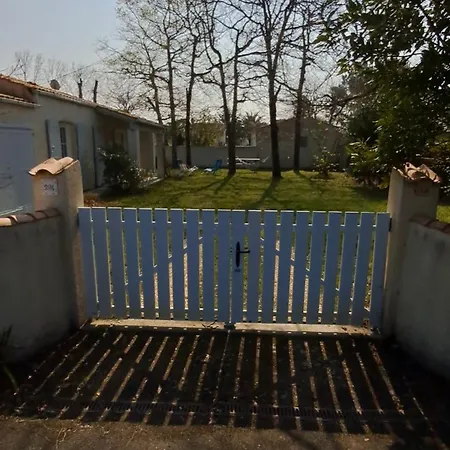 Maison A 8 Min A Pied De La Avec Jardin Clos Et Ombrage بيت للعطل