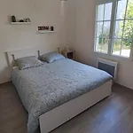 Maison A 8 Min A Pied De La Avec Jardin Clos Et Ombrage Ferienhaus