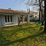 Maison A 8 Min A Pied De La Avec Jardin Clos Et Ombrage Ferienhaus *