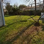 Maison A 8 Min A Pied De La Avec Jardin Clos Et Ombrage Ferienhaus *