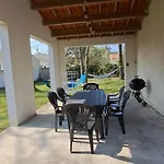 Maison A 8 Min A Pied De La Avec Jardin Clos Et Ombrage Ferienhaus