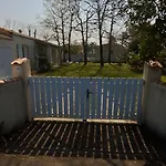 Maison A 8 Min A Pied De La Avec Jardin Clos Et Ombrage Ferienhaus