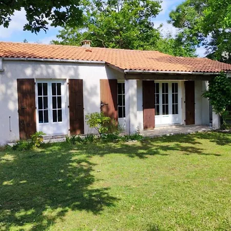 Maison A 8 Min A Pied De La Avec Jardin Clos Et Ombrage Semesterbostad *