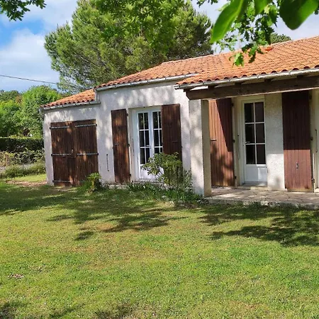 Maison A 8 Min A Pied De La Avec Jardin Clos Et Ombrage
