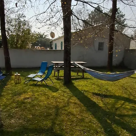 Maison A 8 Min A Pied De La Avec Jardin Clos Et Ombrage